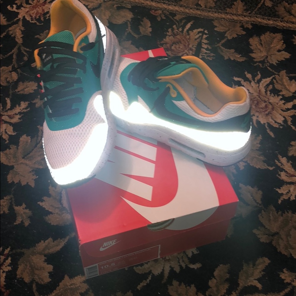Men’s Nike Air Max 1 Ultra Essential Size 10.5